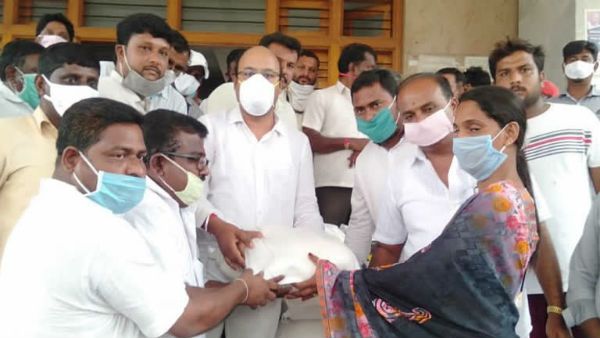 ಶಾಸಕ ಯತೀಂದ್ರ ಸಿದ್ದರಾಮಯ್ಯರಿಂದ ಆಹಾರ ಕಿಟ್‌ ವಿತರಣೆ