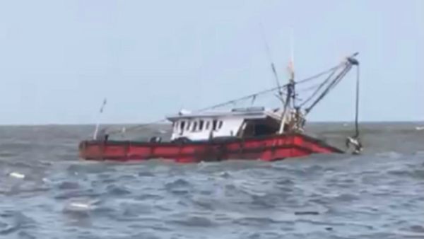 ಉಡುಪಿಯಲ್ಲಿ ಮೀನುಗಾರಿಕಾ ಬೋಟ್ ಮುಳುಗಡೆ