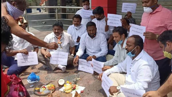 ಸಿಗದ 5,000.ರೂ ಪರಿಹಾರ: ಸಿಡಿದೆದ್ದ ಆಟೋ, ಟ್ಯಾಕ್ಸಿ ಚಾಲಕರಿಂದ ಪ್ರತಿಭಟನೆ