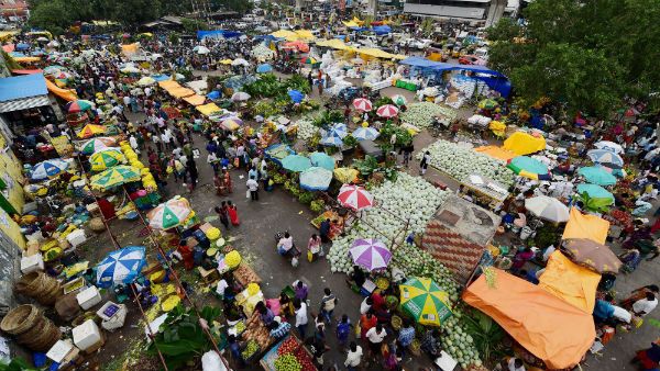 ತರಕಾರಿ ಖರೀದಿಸಿದ್ರೆ ವೈರಸ್ ಫ್ರೀ: ಈ ಮಾರುಕಟ್ಟೆಗೆ ಹೋದ್ರೆ ಕೊರೊನಾ ಪಕ್ಕಾ!