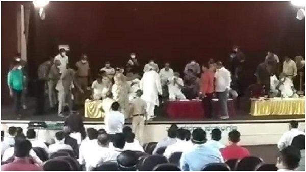 ದಾವಣಗೆರೆ ಪ್ರಗತಿ ಪರಿಶೀಲನಾ ಸಭೆಯಲ್ಲಿ ಕಿತ್ತಾಟಕ್ಕಿಳಿದ ಸಂಸದ -ಶಾಸಕ