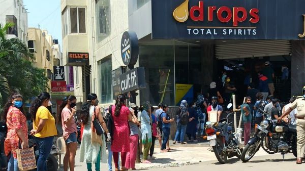 ಲಾಕ್‌ಡೌನ್ ಮಧ್ಯೆ ಶಾಕ್: ನಾಳೆಯಿಂದ ದುಬಾರಿಯಾಗಲಿದೆ ಮದ್ಯ