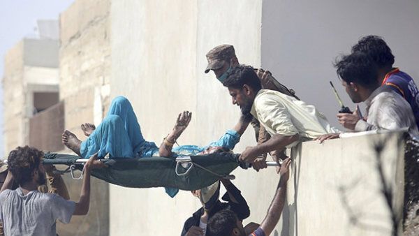 ಪಾಕಿಸ್ತಾನ ವಿಮಾನ ದುರಂತದಲ್ಲಿ 97 ಜನರು ಸಾವು