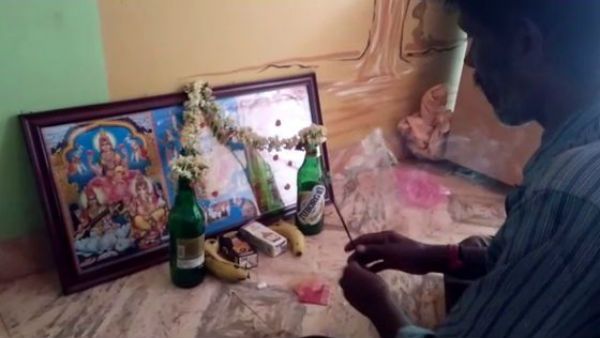 ಎಣ್ಣೆ ಸಿಕ್ಕಿದ್ದಕ್ಕೆ ದೇವರಿಗೂ ಮದ್ಯ ಸೇವೆ ಮಾಡಿದ ಕುಡುಕ