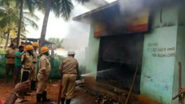 ಮೈಸೂರಿನಲ್ಲಿ ಮದ್ಯದಂಗಡಿಗೆ ಬೆಂಕಿ: ಲಕ್ಷಾಂತರ ರೂ. ನಷ್ಟ