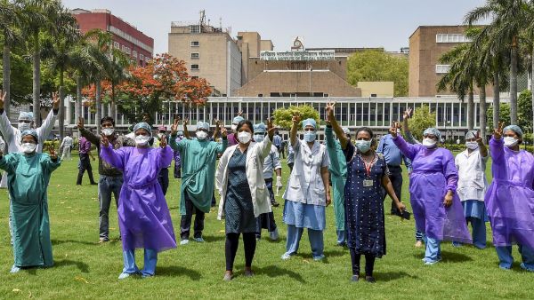 ಆರೋಗ್ಯ ಇಲಾಖೆ ಸೈನಿಕರ ಸೇವೆ ಹಾಗೂ ಸಂಬಳ ನಡುವಿನ ವ್ಯತ್ಯಾಸ
