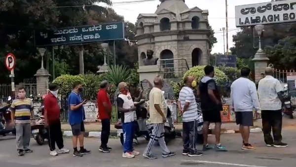 ವಿಡಿಯೋ: ಬೆಂಗಳೂರಿನಲ್ಲಿ ಲಾಲ್ ಬಾಗ್ ಪ್ರವೇಶಕ್ಕೆ ಸಾಲುಗಟ್ಟಿದ ಜನ!