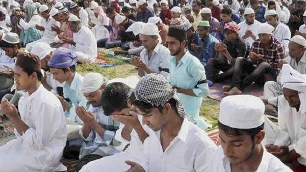 ಹಾವೇರಿಯಲ್ಲಿ ಲಾಕ್ ಡೌನ್ ನಿಯಮ ಉಲ್ಲಂಘಿಸಿ ಸಾಮೂಹಿಕ ನಮಾಜ್