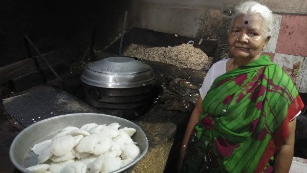 ಒಂದು ರೂಪಾಯಿಗೆ ಇಡ್ಲಿ ಕೊಟ್ಟು ಹಸಿವು ತಣಿಸುವ ಕೋಲಾರದ ಸೆಲ್ವಮ್ಮ