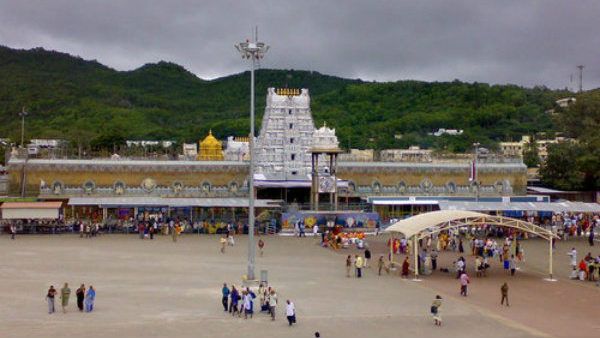 ತಿರುಪತಿ ದೇವಾಲಯದಲ್ಲಿ ಕೆಲಸ ಕಳೆದುಕೊಂಡ 1,300 ಕಾರ್ಮಿಕರು