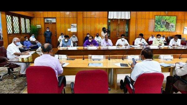 ವಿದ್ಯಾರ್ಥಿ ವೇತನ ನಿಲ್ಲಿಸದಂತೆ ಸಿಎಂ ಯಡಿಯೂರಪ್ಪ ಸೂಚನೆ