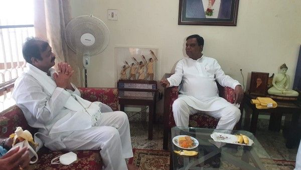 ಎಚ್. ವಿಶ್ವನಾಥ್ ಪರವಾಗಿ ನಿಂತ ಉಭಯ ನಾಯಕರು