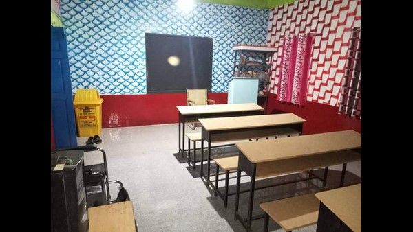 ಪಾಳು ಬಿದ್ದ ಸರ್ಕಾರಿ ಶಾಲೆಗೆ ಬಣ್ಣ ಬಳಿದು ಹೈಟೆಕ್ ಮಾಡಿದ ಶಿಕ್ಷಕ