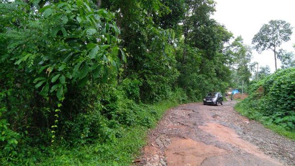 25ವರ್ಷವಾದರೂ ಡಾಂಬರ್ ಮುಖ ನೋಡದ ಬಡಪಾಯಿ ರಸ್ತೆ