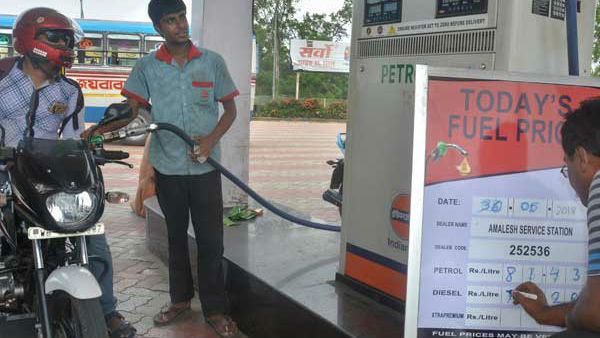 ಪೆಟ್ರೋಲ್, ಡೀಸೆಲ್ ಬೆಲೆ ಏರಿಕೆ ವಿರೋಧಿಸಿದ ಸಿದ್ಧರಾಮಯ್ಯ