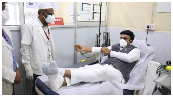 ವಿಶ್ವ ರಕ್ತದಾನಿಗಳ ದಿನ; ಜಿಮ್ಸ್‌ ನಲ್ಲಿ ರಕ್ತದಾನ ಮಾಡಿದ ವೈದ್ಯಕೀಯ ಶಿಕ್ಷಣ ಸಚಿವ ಸುಧಾಕರ್