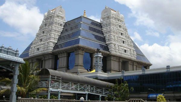 ಇಸ್ಕಾನ್‌ನ ಕೃಷ್ಣ ಜನ್ಮಾಷ್ಟಮಿ ಪೂಜೆ ಆನ್‌ಲೈನ್‌ನಲ್ಲಿ ವೀಕ್ಷಿಸಿ