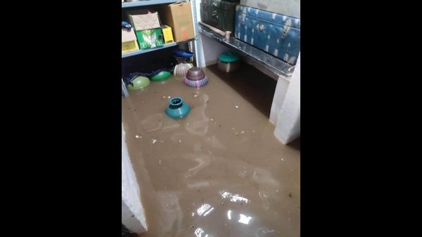 ಚಳ್ಳಕೆರೆಯಲ್ಲಿ ರಾತ್ರಿ ಸುರಿದ ಭಾರಿ ಮಳೆಗೆ ಮನೆಗಳು ಜಲಾವೃತ
