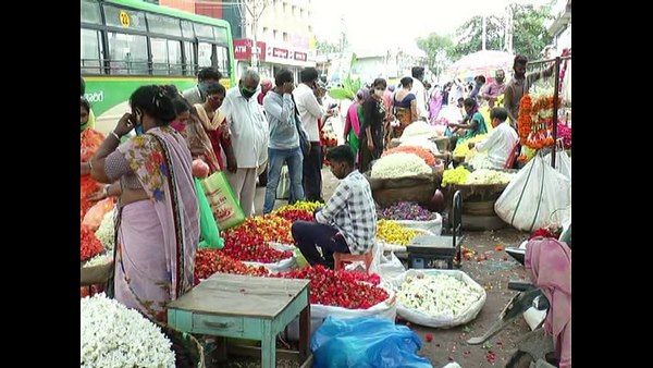 ಕೊರೊನಾ ಭಯದ ನಡುವೆಯೂ ಬೆಣ್ಣೆನಗರಿಯಲ್ಲಿ ಲಕ್ಷ್ಮಿ ಹಬ್ಬ ಜೋರು
