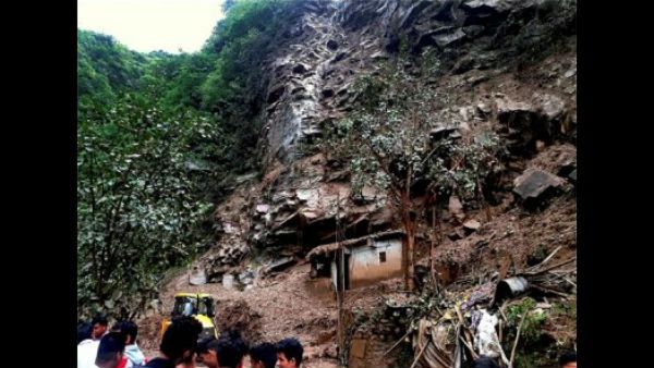 ನೇಪಾಳದಲ್ಲಿ ಸಂಭವಿಸಿದ ಭೂಕುಸಿತಕ್ಕೆ 12 ಮಂದಿ ಸಾವು, 19 ಮಂದಿ ಕಾಣೆ