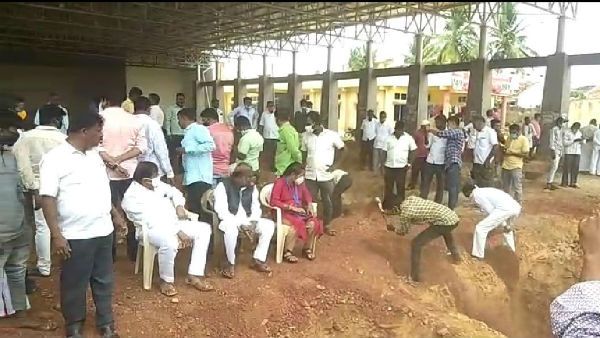 ಹೊಳಲ್ಕೆರೆ ಶಾಸಕ ಎಂ.ಚಂದ್ರಪ್ಪಗೆ ದಲಿತ ಮುಖಂಡರ ಮುತ್ತಿಗೆ ಯತ್ನ