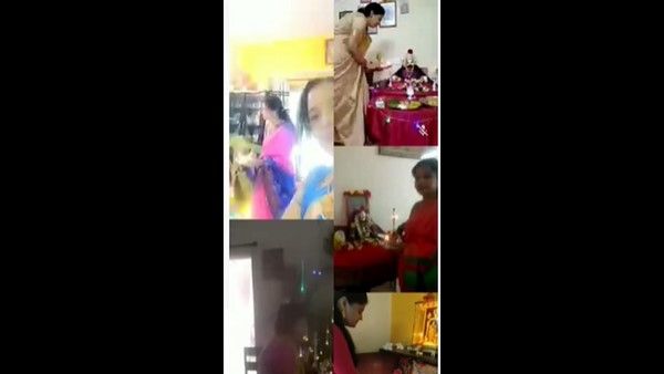 ಬಳ್ಳಾರಿಯಲ್ಲಿ ಆನ್ ಲೈನ್ ನಲ್ಲೇ ಲಕ್ಷ್ಮಿ ಪೂಜೆ ಮಾಡಿದ ಮಹಿಳೆಯರು