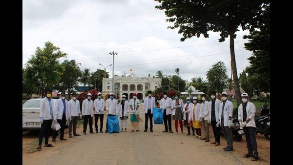 5ನೇ ದಿನವೂ ಮುಂದುವರೆದ ವೈದ್ಯಕೀಯ ವಿದ್ಯಾರ್ಥಿಗಳ ಹೋರಾಟ