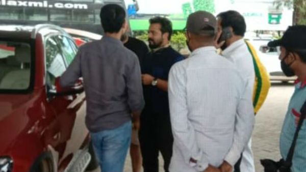 ನಟ ವಿಜಯ್ ರಾಘವೇಂದ್ರ ಕಾರಿಗೆ ಪೆಟ್ರೋಲ್ ಬದಲು ಡೀಸೆಲ್ ಹಾಕಿ ಬಂಕ್ ಸಿಬ್ಬಂದಿಯಿಂದ ಎಡವಟ್ಟು