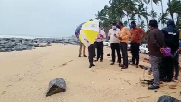 ಕರಾವಳಿಯಲ್ಲಿ ಭಾರೀ ಮಳೆ: ಕಡಲ್ಕೊರೆತ ಪ್ರದೇಶಗಳಿಗೆ ಕಂದಾಯ ಸಚಿವರ ಭೇಟಿ