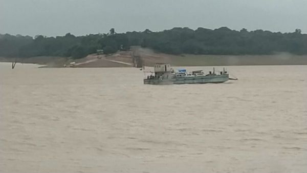 ಶಿವಮೊಗ್ಗ: ಶರಾವತಿ ಹಿನ್ನೀರಿನಲ್ಲಿ ಸಿಲುಕಿಕೊಂಡ ಹಸಿರುಮಕ್ಕಿ ಲಾಂಚ್, ಪ್ರಯಾಣಿಕರ ಆತಂಕ