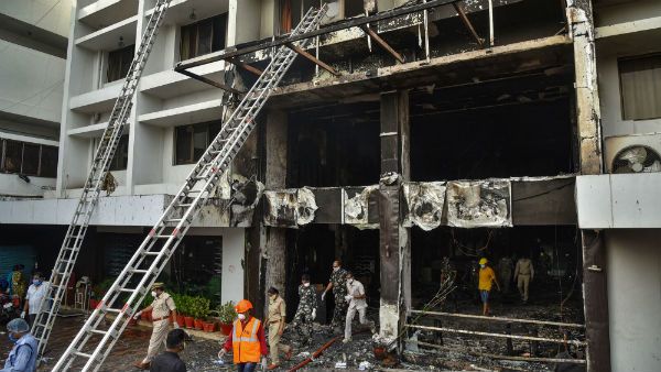 ವಿಜಯವಾಡ ಬೆಂಕಿ ದುರಂತ; ಆಸ್ಪತ್ರೆಯ ಮೂವರ ಬಂಧನ