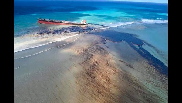 ಹಾಲಿನಂತಹ ಸಮುದ್ರದ ಮೇಲೆ ಆಯಿಲ್ ವಿಷದ ಆತಂಕ!