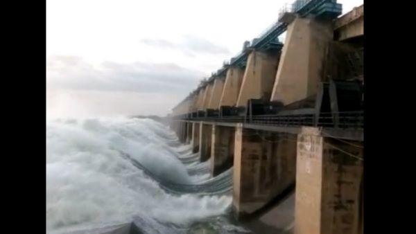 ಭಾರೀ ಮಳೆ: ನಾರಾಯಣಪುರ ಜಲಾಶಯ ಭರ್ತಿ, ಕೃಷ್ಣಾ ನದಿಗೆ ನೀರು ಬಿಡುಗಡೆ