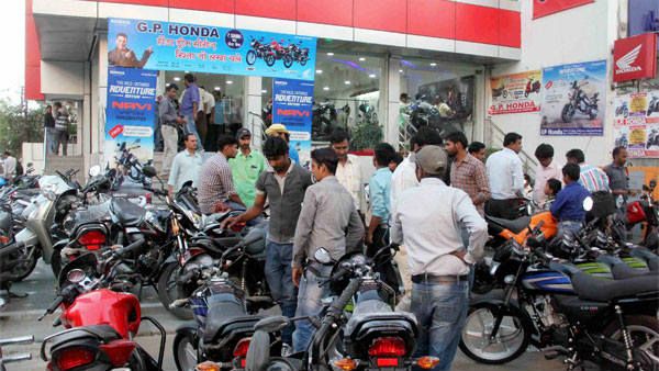 ದ್ವಿಚಕ್ರ ವಾಹನ ಖರೀದಿಸುವವರಿಗೆ ಗುಡ್‌ನ್ಯೂಸ್: ಬೈಕ್‌ಗಳ ಬೆಲೆ ಕುಸಿಯುವ ಸಾಧ್ಯತೆ