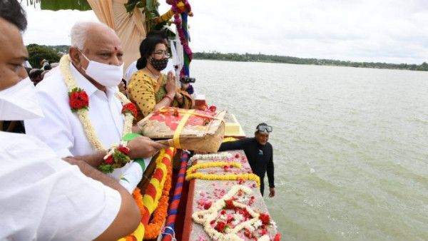 ಸಾಮಾಜಿಕ ಜಾಲತಾಣದಲ್ಲಿ ಚರ್ಚೆಗೆ ಗ್ರಾಸವಾದ ಸಿಎಂ ಆಸರೆ!