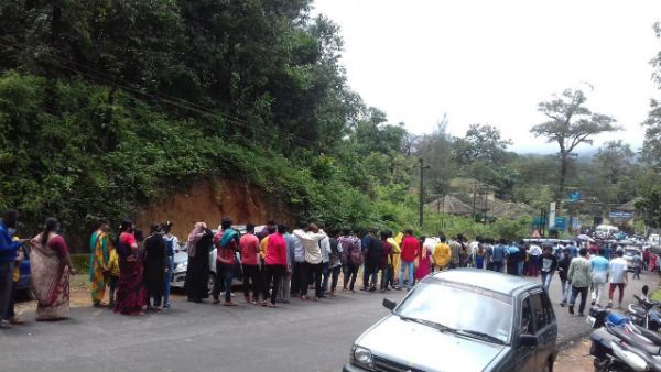 ಜೋಗ ಜಲಪಾತಕ್ಕೆ ಹರಿದು ಬಂದ ಜನಸಾಗರ; ಒಂದೇ ದಿನ 2 ಲಕ್ಷ ಪ್ರವೇಶ ಶುಲ್ಕ ಸಂಗ್ರಹ