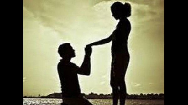 ಹುಡುಗಿ ವೆರಾಂಡಾದಲ್ಲಿದ್ದಾಗ, ಅವಳ ಬಾಯ್ ಫ್ರೆಂಡ್ ಬಂದು ಬಿಟ್ಟ