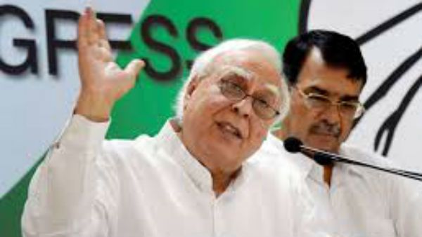 ಬಿಜೆಪಿ ಮೇಲೆ ಕಾಂಗ್ರೆಸ್ ಸರ್ಜಿಕಲ್ ಸ್ಟ್ರೈಕ್ ಮಾಡಬೇಕಿದೆ: ಕಪಿಲ್ ಸಿಬಲ್