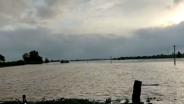 ಬೆಳಗಾವಿಯಲ್ಲಿ ಪ್ರವಾಹದ ಆತಂಕ; ಸಚಿವ ರಮೇಶ್ ಜಾರಕಿಹೊಳಿ ಭೇಟಿ