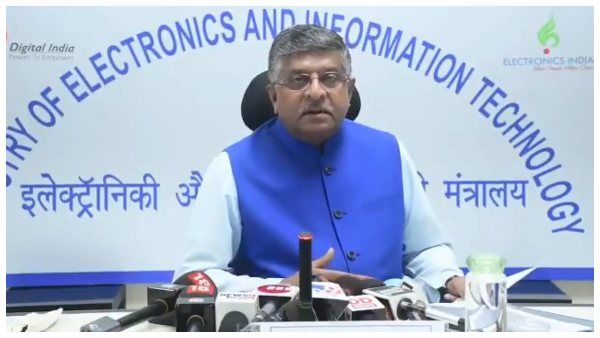 ಭಾರತದಲ್ಲೇ ಮೊಬೈಲ್ ತಯಾರಿಸಿಲು ಮುಗಿಬಿದ್ದ ಕಂಪನಿಗಳು: 11 ಲಕ್ಷ ಕೋಟಿ ರೂ. ಪ್ರಸ್ತಾಪ