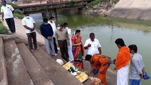 ಬಳ್ಳಾರಿ ಎಚ್​ಎಲ್​​ಸಿ ಕಾಲುವೆಗೆ ಬಾಗಿನ ಅರ್ಪಿಸಿದ ಸೋಮಶೇಖರ ರೆಡ್ಡಿ