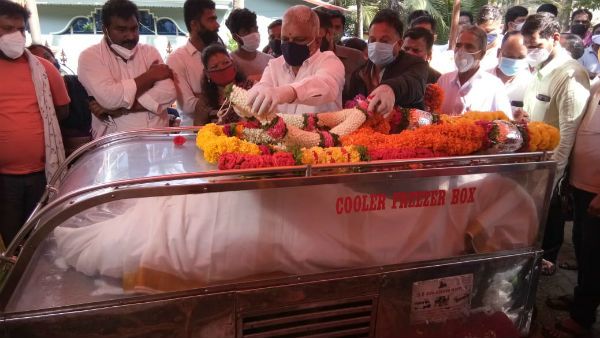 ಭದ್ರಾವತಿ: ಅಪ್ಪಾಜಿ ಗೌಡರ ಅಂತಿಮ ದರ್ಶನ ಪಡೆದ ಶಾಸಕ ಬಿ.ಕೆ ಸಂಗಮೇಶ್ವರ್