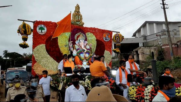 ಚಿತ್ರದುರ್ಗದಲ್ಲಿ ಸರಳವಾಗಿ ನಡೆದ ಹಿಂದೂ ಮಹಾಗಣಪತಿ ಶೋಭಾಯಾತ್ರೆ