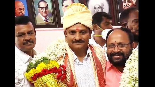 ರಾಮನಗರ ಜಿ.ಪಂ ನೂತನ ಅಧ್ಯಕ್ಷರ ನೇಮಕ: ಸಾಮಾಜಿಕ ಅಂತರ ಮರೆತ ಕಾಂಗ್ರೆಸ್ ಮುಖಂಡರು