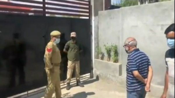 ಕಾಶ್ಮೀರ: ಪಿಡಿಪಿ ನಾಯಕರ ಸಭೆಗೆ ಅಡ್ಡಿ, ಮನೆಯಿಂದ ಹೊರಬರದಂತೆ ತಡೆದ ಪೊಲೀಸರು