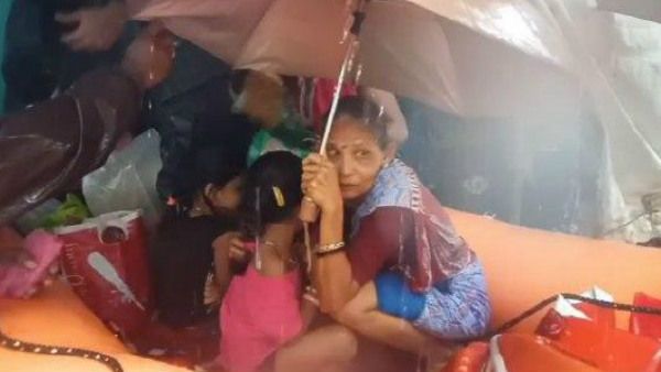 ದಕ್ಷಿಣ ಕನ್ನಡ ಜಿಲ್ಲೆಯಲ್ಲಿ ಭಾರೀ ಮಳೆ: ಮೊಮ್ಮಕ್ಕಳ ಅಪ್ಪಿ ಹಿಡಿದು ಅಜ್ಜಿಯ ಅಭಯ