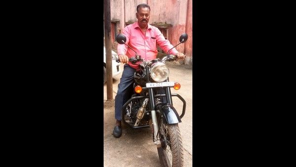 ಗುರು ಪರಂಪರೆಗೆ ಹೊಸ ಭಾಷ್ಯ: ನಿವೃತ್ತರಾದ ನೆಚ್ಚಿನ ಶಿಕ್ಷಕನಿಗೆ ವಿಶಿಷ್ಟ ಗುರುದಕ್ಷಿಣೆ