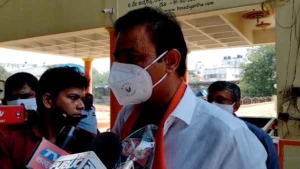 ಬಿಜೆಪಿ ಅಭ್ಯರ್ಥಿ ಮುನಿರತ್ನ ಕಣ್ಣೀರಿನ ಕಥೆ ಹೇಳಿದ ಡಿಕೆಶಿ!