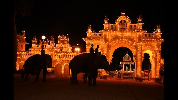 ಸಡಗರ, ಸಂಭ್ರಮ, ಸಂಪ್ರದಾಯದ ತ್ರಿವೇಣಿ ಸಂಗಮವೇ ಮೈಸೂರು ದಸರಾ