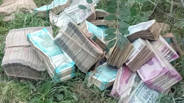 ಚಿತ್ರದುರ್ಗ: ಚಳ್ಳಕೆರೆ ತಾಲೂಕಿನಲ್ಲಿ 36 ಲಕ್ಷ ಹಣ ಪತ್ತೆ